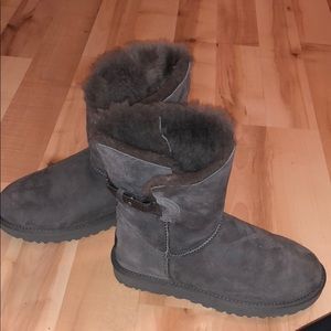 Lightly used women’s Uggs